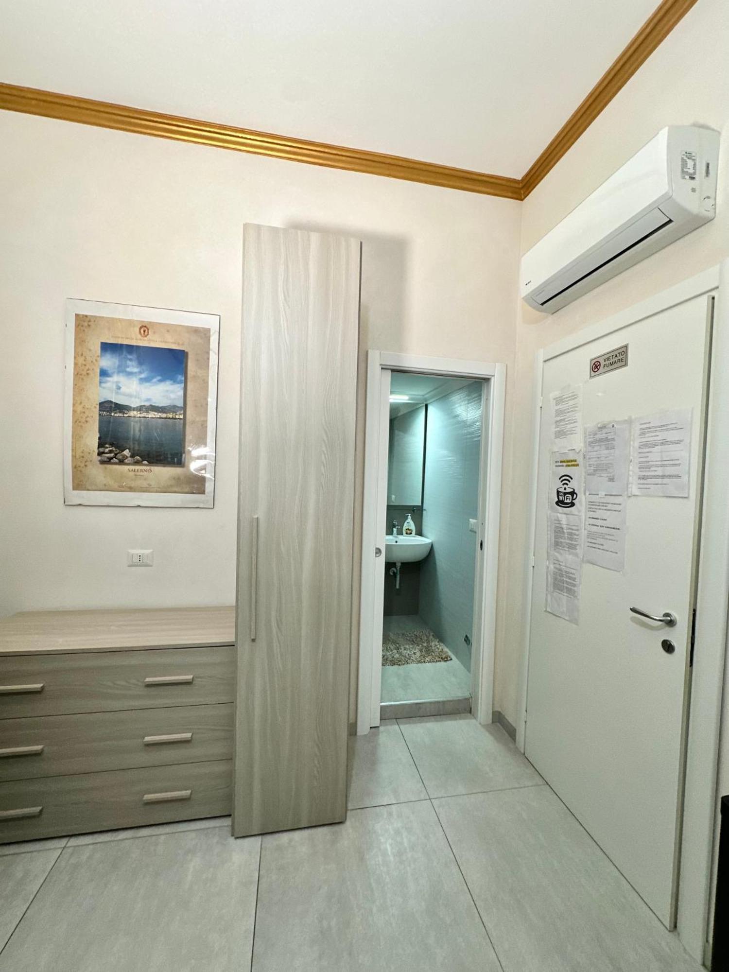 Tuttoincentro Bed & Breakfast Salerno Exterior foto