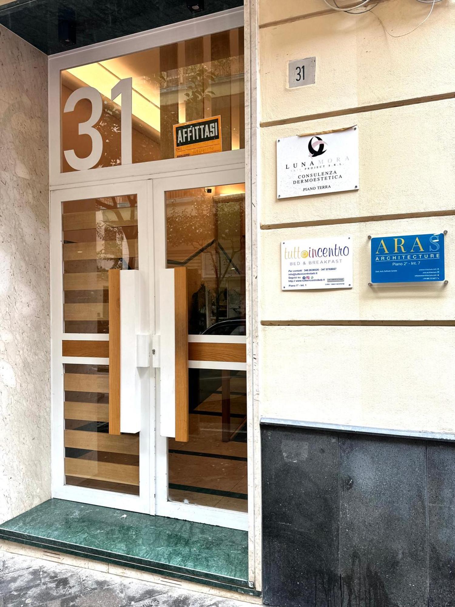 Tuttoincentro Bed & Breakfast Salerno Exterior foto