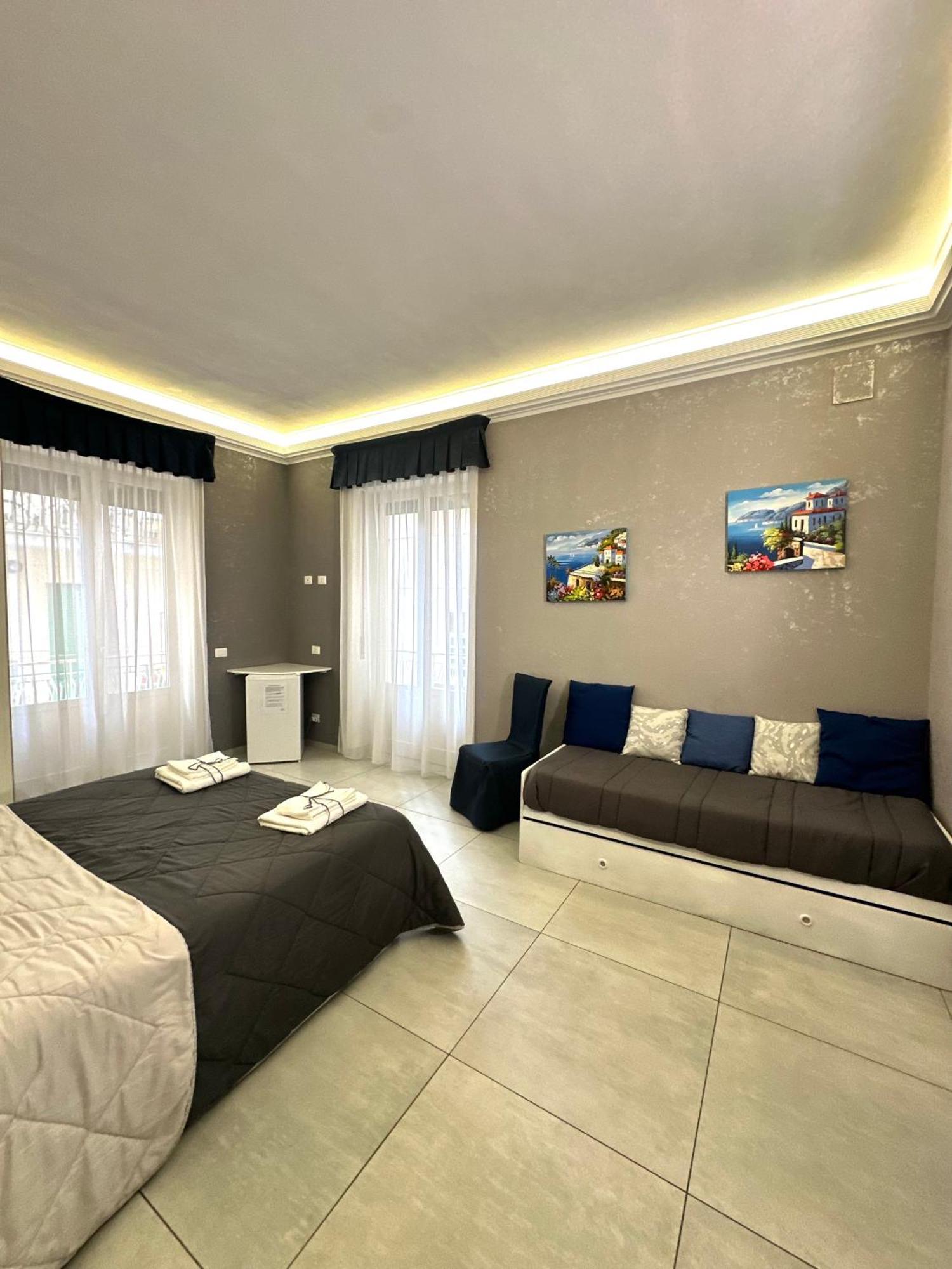 Tuttoincentro Bed & Breakfast Salerno Exterior foto